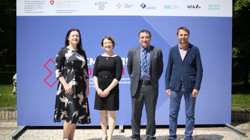 Українців заохочують піклуватися про найближчих людей під час COVID-19