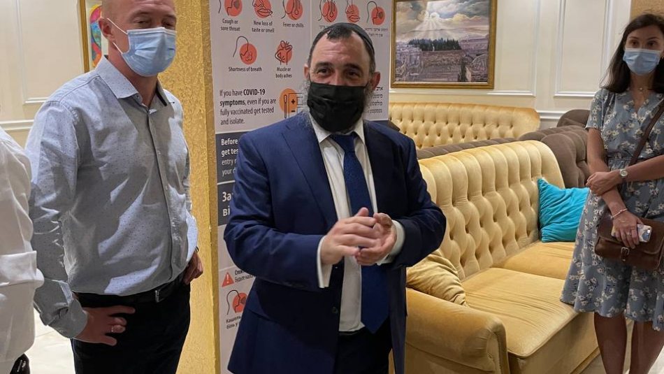Маски, антисептики, відео у аеропортах і друковані матеріали — Україна готова до безпечного прийому хасидських паломників