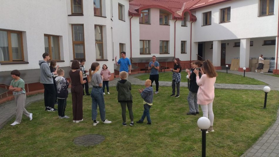 УГКЦ та ЦГЗ розказали дітям ВПО про здорове харчування та психічне здоров’я