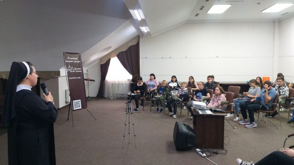 УГКЦ та ЦГЗ розказали дітям ВПО про здорове харчування та психічне здоров’я