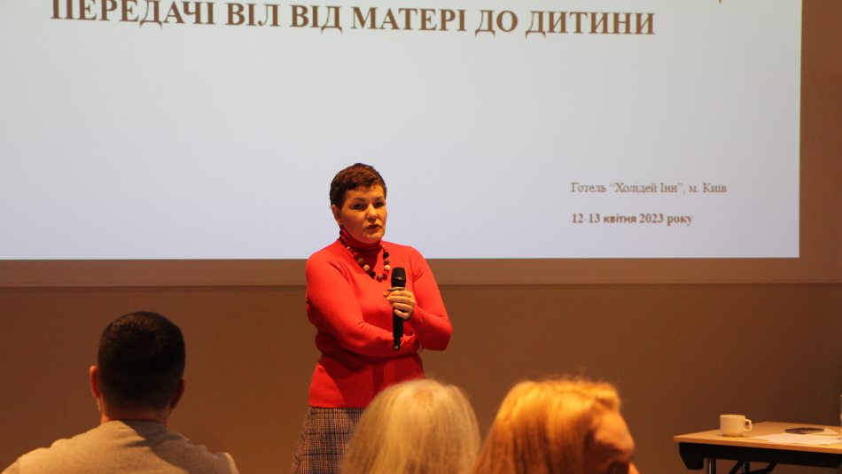 12 квітня у Києві за організації Центру громадського здоров’я розпочалась міжрегіональна нарада з питань елімінації передачі ВІЛ від матері до дитини (ЕПМД). 