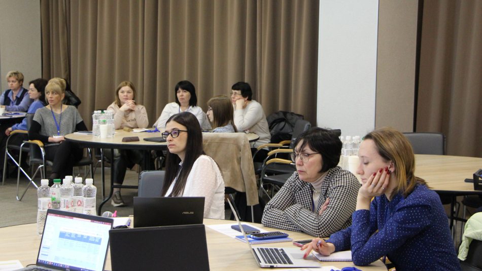 Ключові бар’єри доступу до послуг з тестування на ВІЛ-інфекцію: у Києві пройшла робоча зустріч фахівців національного та регіонального рівнів