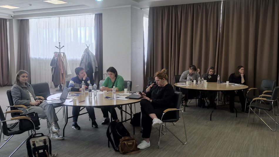 Подолання бар’єрів доступу до антиретровірусної терапії: у Києві проходить робоча зустріч щодо координації лікування ВІЛ-інфекції