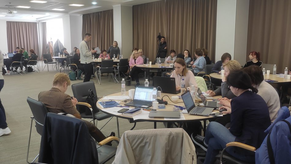 Подолання бар’єрів доступу до антиретровірусної терапії: у Києві проходить робоча зустріч щодо координації лікування ВІЛ-інфекції