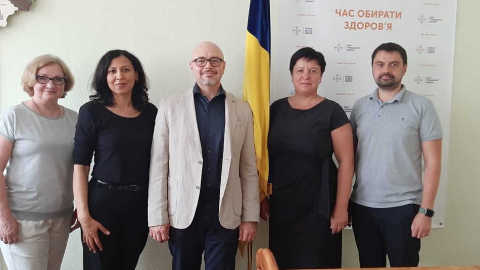 Міжнародний експерт та команда ЦГЗ