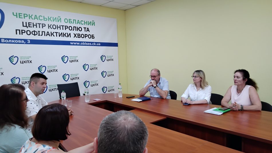 Експерти з імунізації ЦГЗ відвідали Черкаський обласний ЦКПХ й обговорили проблеми вакцинації серед вірян у регіоні