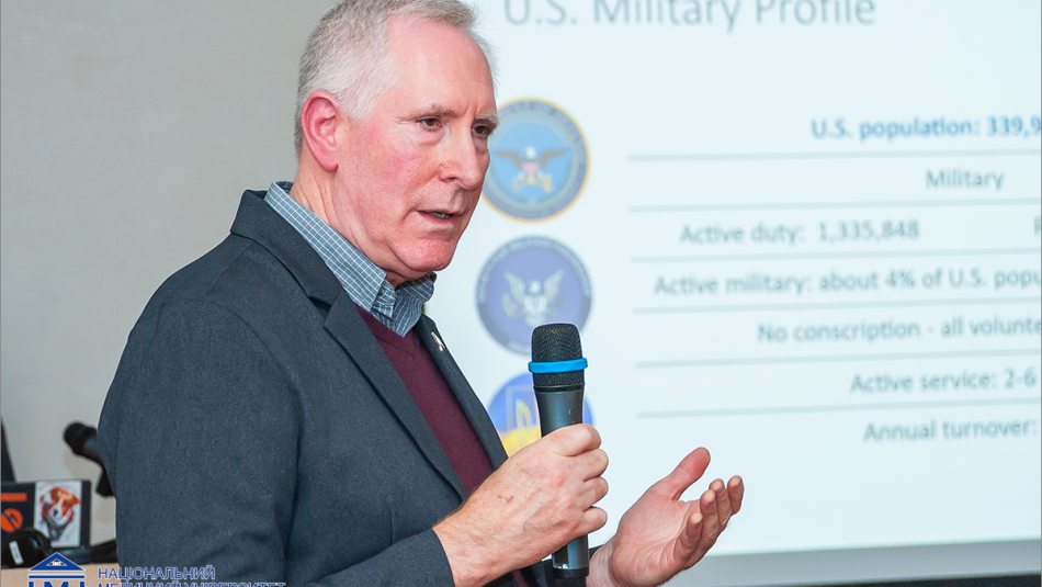 Психологічна підтримка військових США та їхніх родин: психолог Брюс Кроу під час візиту до України поділився досвідом 