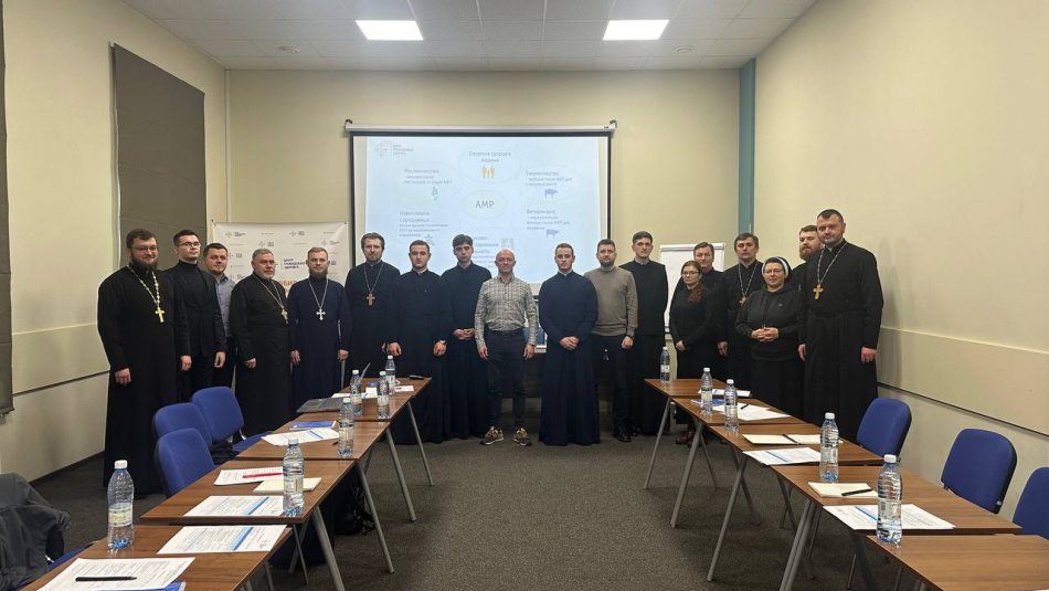Медики обговорили зі священниками небезпеку антибіотикорезистентності