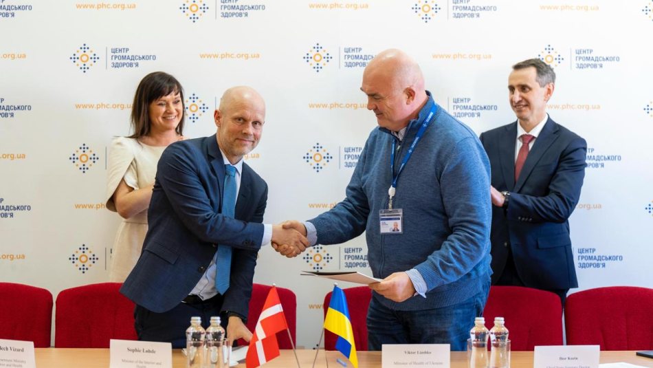 робоча зустріч у рамках візиту високого рівня делегації Данського державного інституту сироваток (SSI) та Міністерства охорони здоров’я Данії. Під час заходу було підписано Меморандум про співпрацю, який сприятиме виконанню Стратегії боротьби з АМР до 2030 року. 