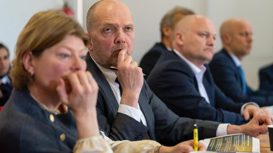 робоча зустріч у рамках візиту високого рівня делегації Данського державного інституту сироваток (SSI) та Міністерства охорони здоров’я Данії. Під час заходу було підписано Меморандум про співпрацю, який сприятиме виконанню Стратегії боротьби з АМР до 2030 року. 