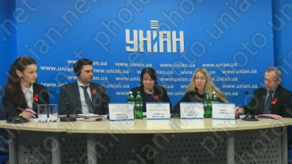 Центр громадського здоров'я бере участь у прес-конференції з нагоди Всесвітнього дня боротьби зі СНІДом