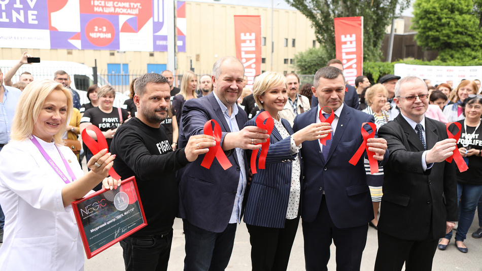 У Києві відкрили перший неприбутковий медичний центр «100% життя»