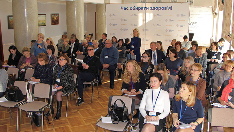 Фахівці обговорили перспективи меддопомоги ВІЛ-інфікованим пацієнтам в Україні